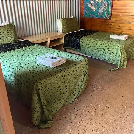 Territory Manor Motel & Caravan Park Mataranka Dış mekan fotoğraf