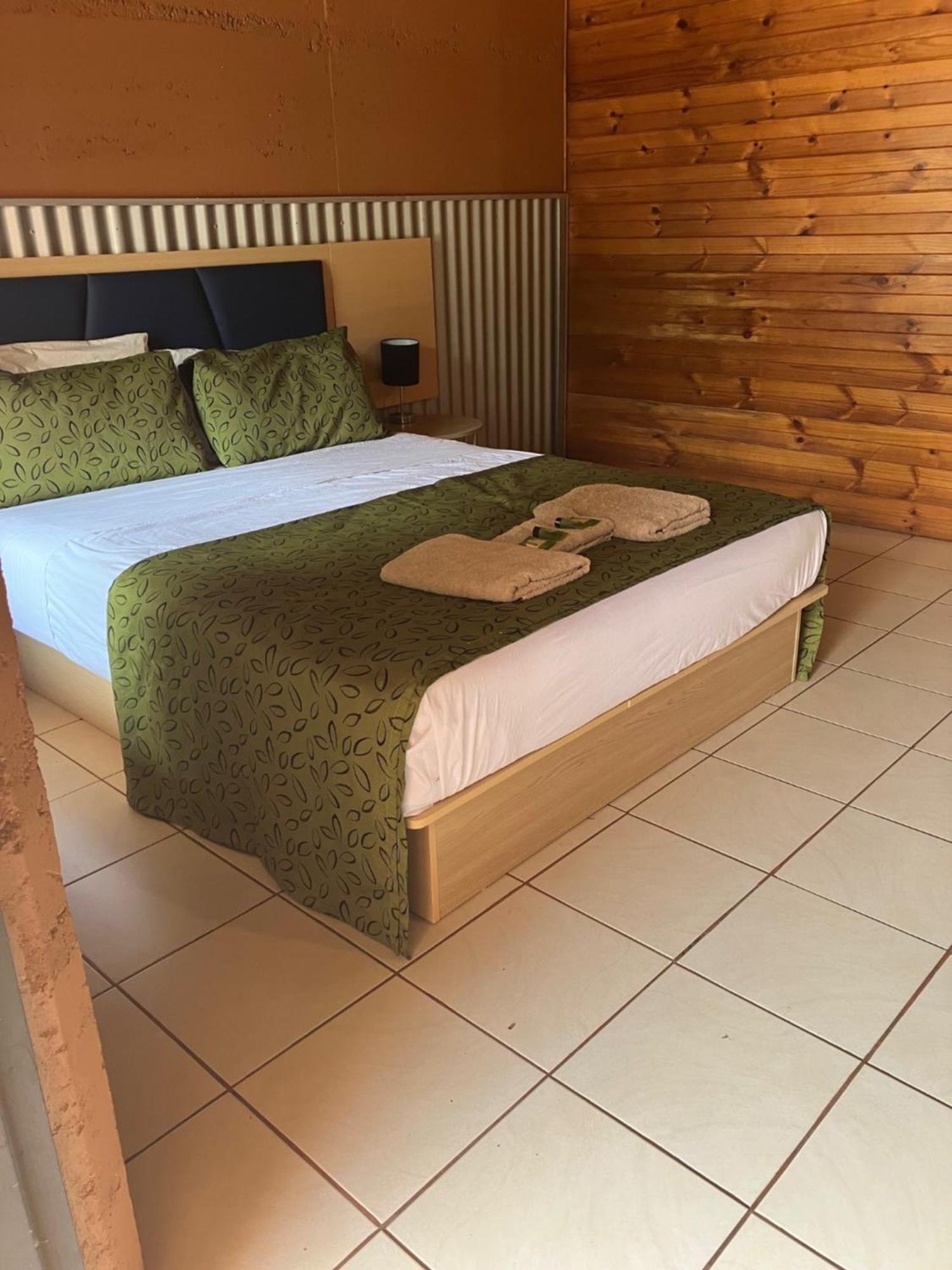 Territory Manor Motel & Caravan Park Mataranka Dış mekan fotoğraf