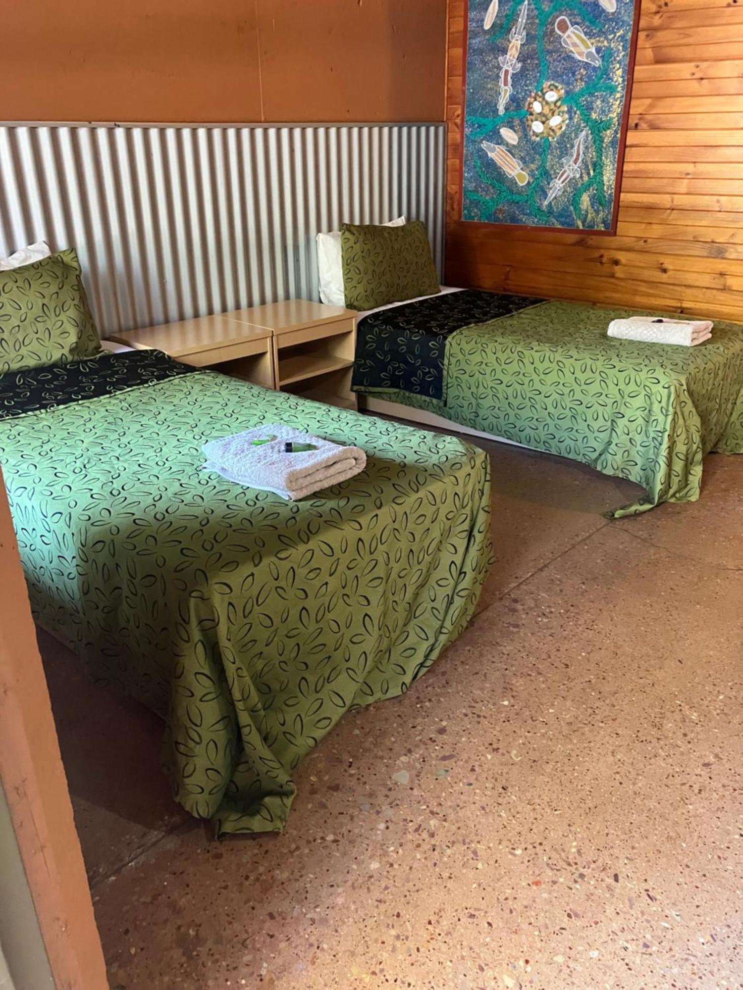 Territory Manor Motel & Caravan Park Mataranka Dış mekan fotoğraf